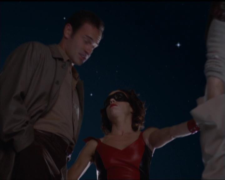 Charmed-Online-dot-net_5x05WitchesInTights1472.jpg