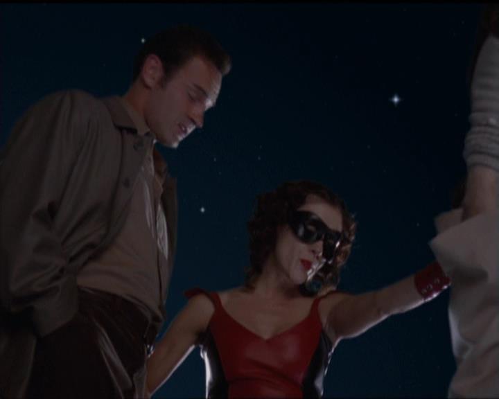 Charmed-Online-dot-net_5x05WitchesInTights1473.jpg