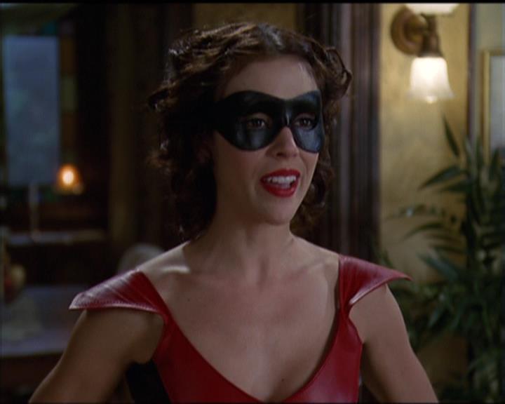 Charmed-Online-dot-net_5x05WitchesInTights1559.jpg