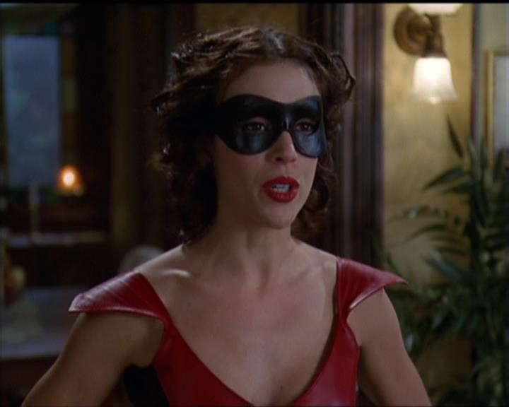 Charmed-Online-dot-net_5x05WitchesInTights1560.jpg