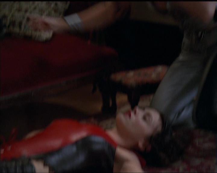 Charmed-Online-dot-net_5x05WitchesInTights1590.jpg