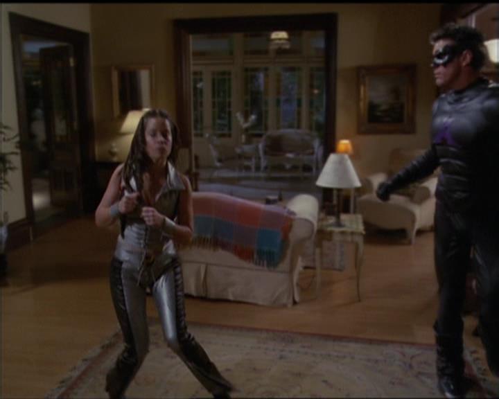 Charmed-Online-dot-net_5x05WitchesInTights1600.jpg