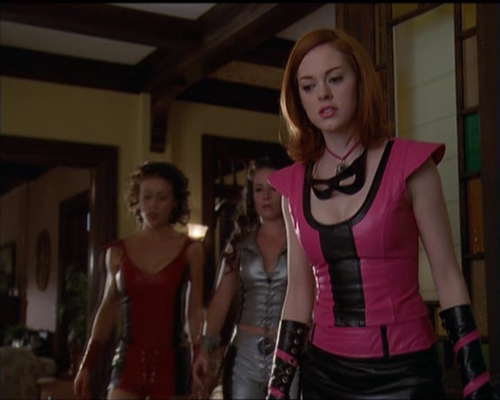 Charmed-Online-dot-net_5x05WitchesInTights1616.jpg