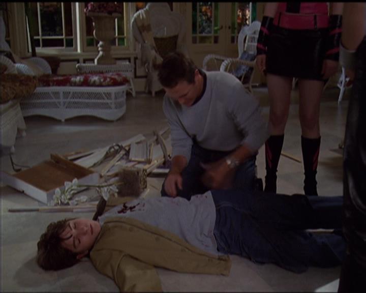 Charmed-Online-dot-net_5x05WitchesInTights1637.jpg