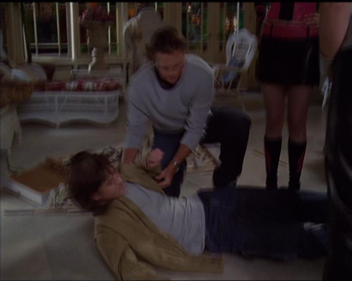 Charmed-Online-dot-net_5x05WitchesInTights1666.jpg