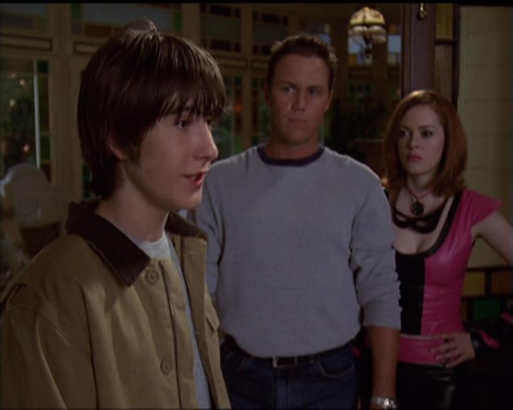 Charmed-Online-dot-net_5x05WitchesInTights1706.jpg