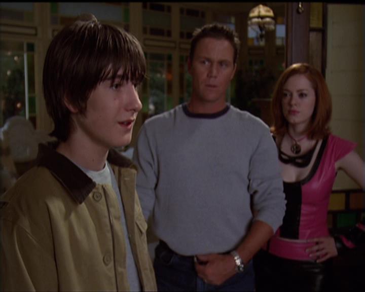 Charmed-Online-dot-net_5x05WitchesInTights1709.jpg