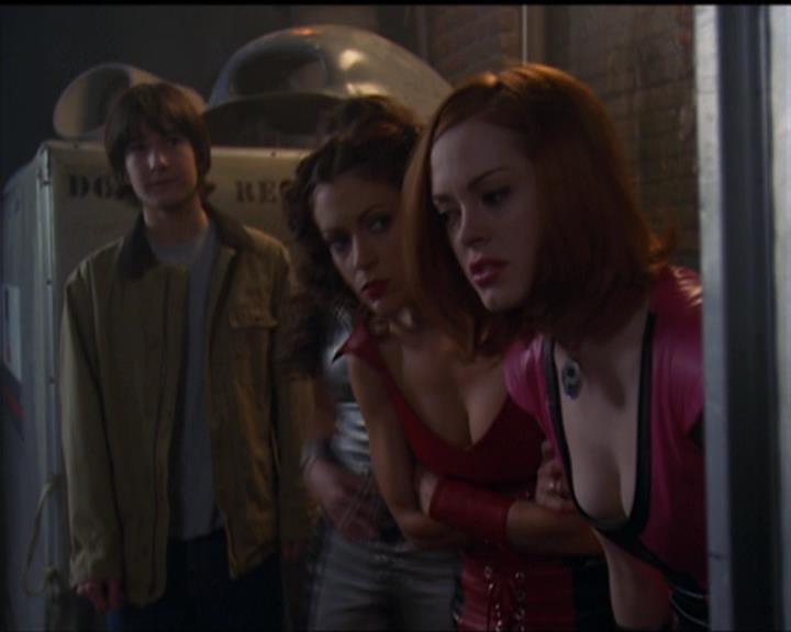 Charmed-Online-dot-net_5x05WitchesInTights1799.jpg