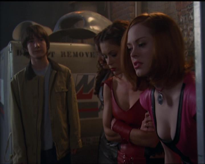 Charmed-Online-dot-net_5x05WitchesInTights1800.jpg