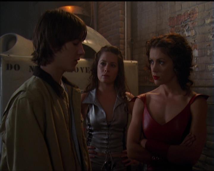 Charmed-Online-dot-net_5x05WitchesInTights1924.jpg
