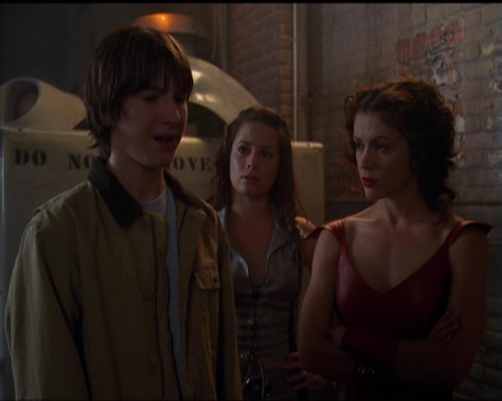 Charmed-Online-dot-net_5x05WitchesInTights1926.jpg