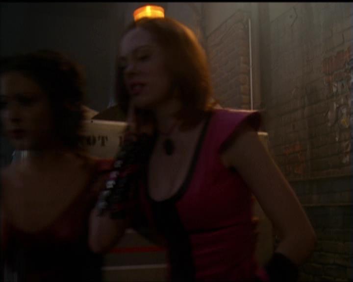 Charmed-Online-dot-net_5x05WitchesInTights1974.jpg