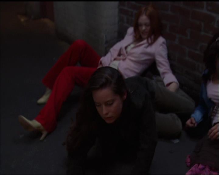 Charmed-Online-dot-net_5x05WitchesInTights2015.jpg