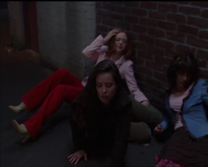Charmed-Online-dot-net_5x05WitchesInTights2016.jpg