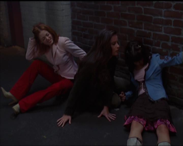 Charmed-Online-dot-net_5x05WitchesInTights2018.jpg