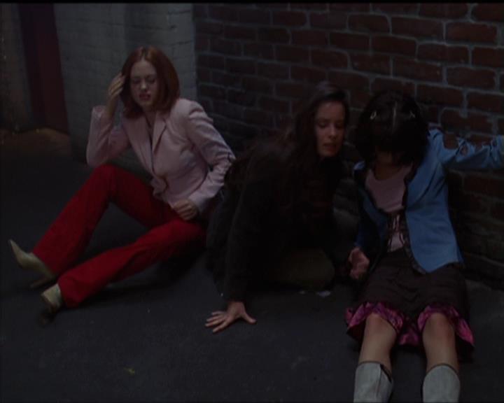 Charmed-Online-dot-net_5x05WitchesInTights2020.jpg