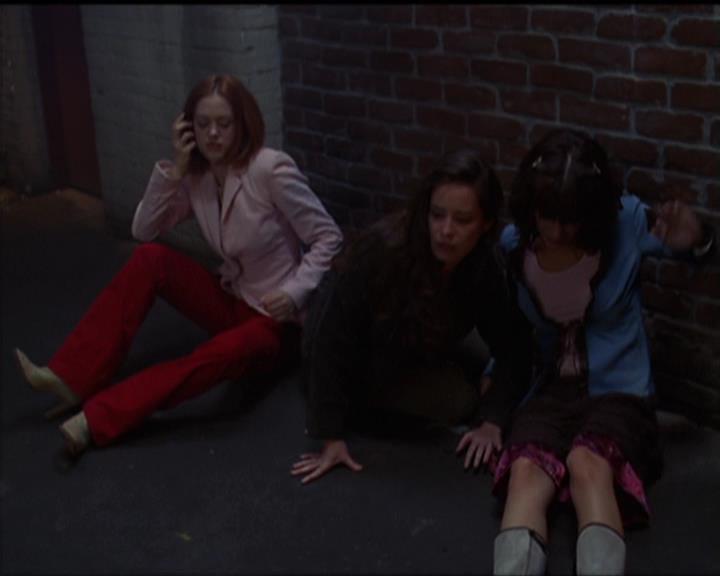 Charmed-Online-dot-net_5x05WitchesInTights2021.jpg