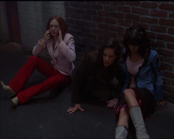 Charmed-Online-dot-net_5x05WitchesInTights2022.jpg