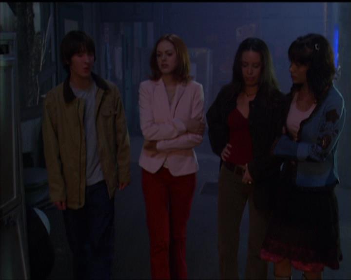 Charmed-Online-dot-net_5x05WitchesInTights2044.jpg