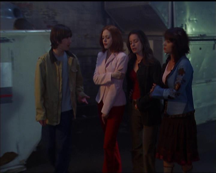 Charmed-Online-dot-net_5x05WitchesInTights2055.jpg