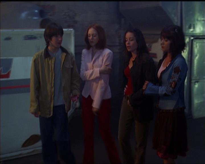 Charmed-Online-dot-net_5x05WitchesInTights2056.jpg