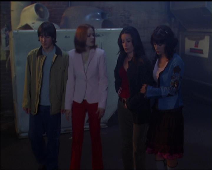Charmed-Online-dot-net_5x05WitchesInTights2059.jpg