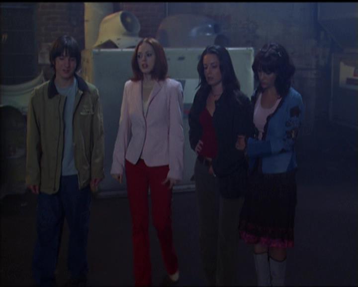Charmed-Online-dot-net_5x05WitchesInTights2061.jpg