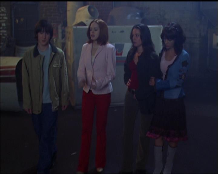 Charmed-Online-dot-net_5x05WitchesInTights2062.jpg