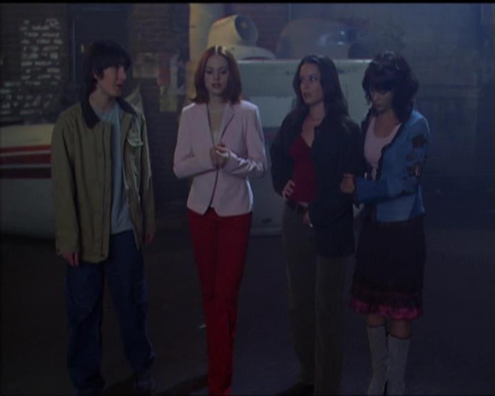 Charmed-Online-dot-net_5x05WitchesInTights2063.jpg
