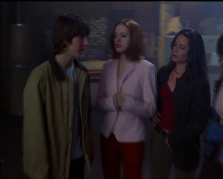 Charmed-Online-dot-net_5x05WitchesInTights2070.jpg