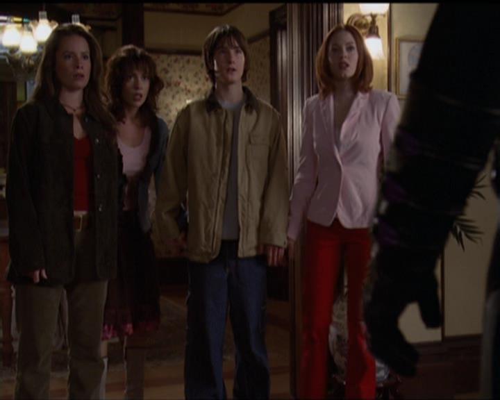 Charmed-Online-dot-net_5x05WitchesInTights2122.jpg