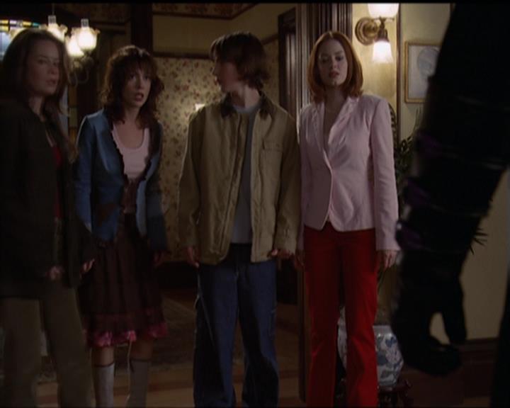 Charmed-Online-dot-net_5x05WitchesInTights2126.jpg
