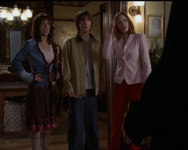 Charmed-Online-dot-net_5x05WitchesInTights2145.jpg