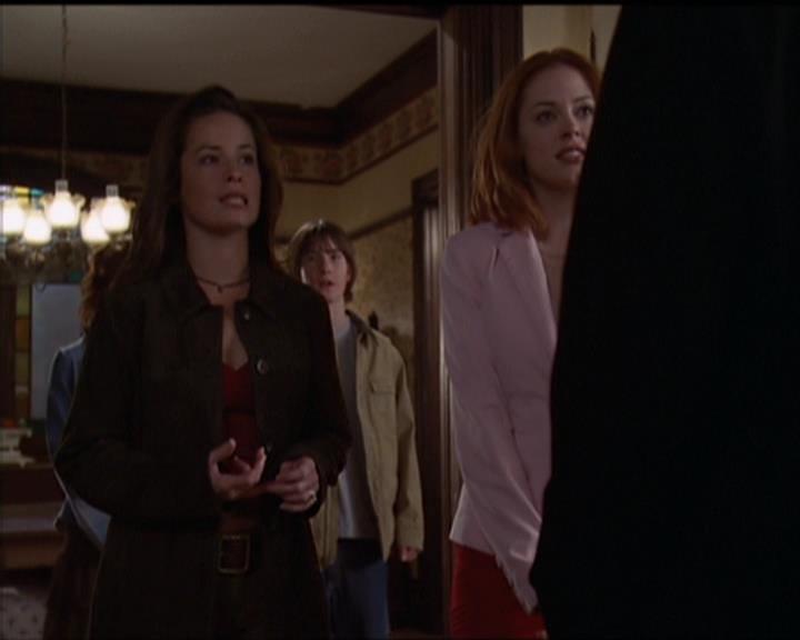 Charmed-Online-dot-net_5x05WitchesInTights2152.jpg