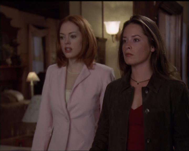 Charmed-Online-dot-net_5x05WitchesInTights2164.jpg