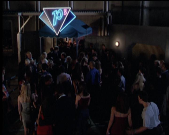Charmed-Online-dot-net_5x05WitchesInTights2233.jpg