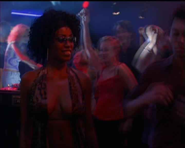 Charmed-Online-dot-net_5x05WitchesInTights2241.jpg