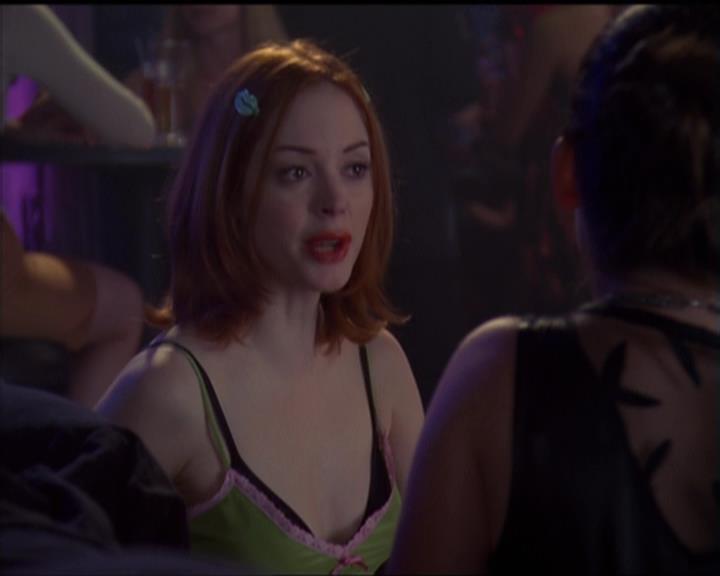 Charmed-Online-dot-net_5x05WitchesInTights2289.jpg
