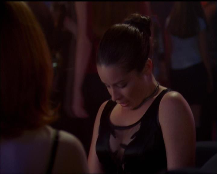 Charmed-Online-dot-net_5x05WitchesInTights2294.jpg