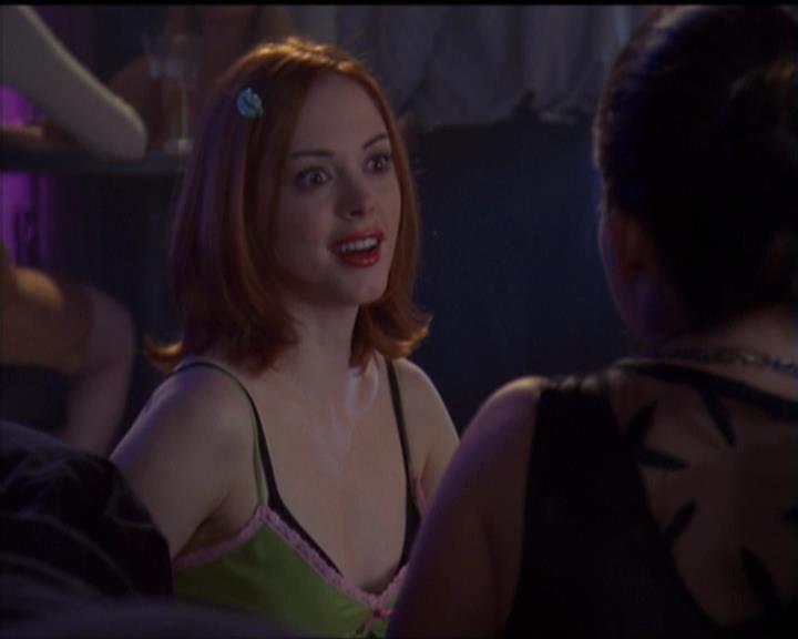 Charmed-Online-dot-net_5x05WitchesInTights2307.jpg