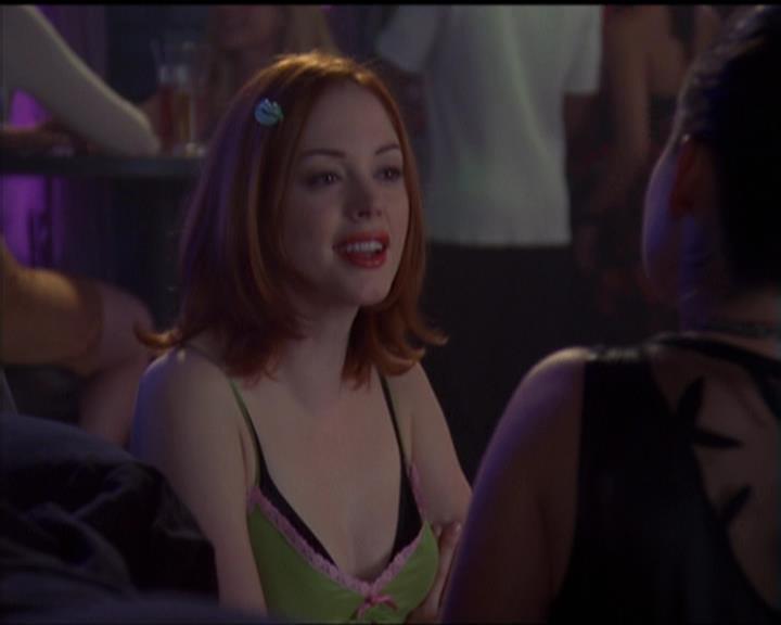 Charmed-Online-dot-net_5x05WitchesInTights2317.jpg