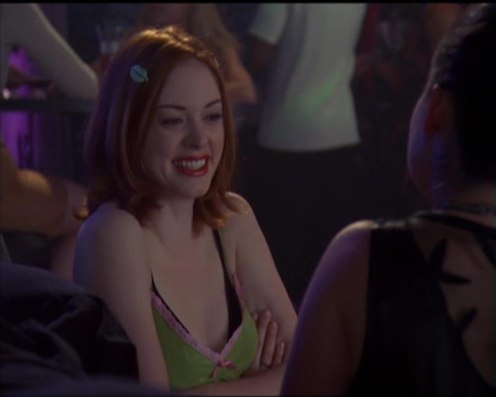 Charmed-Online-dot-net_5x05WitchesInTights2319.jpg