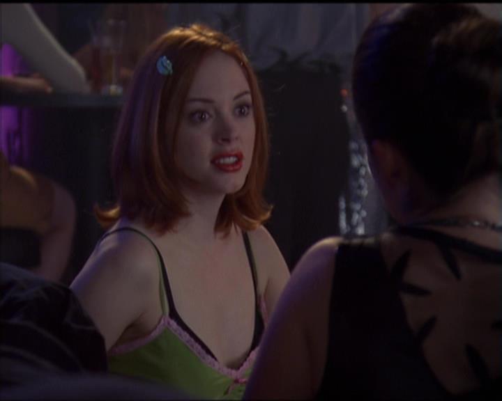 Charmed-Online-dot-net_5x05WitchesInTights2325.jpg