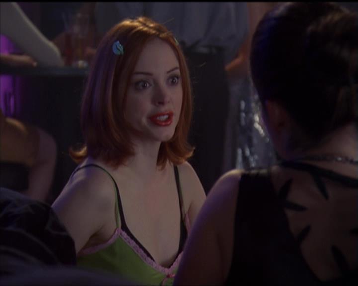 Charmed-Online-dot-net_5x05WitchesInTights2327.jpg