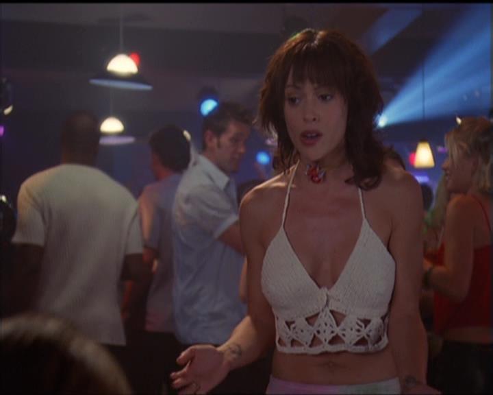 Charmed-Online-dot-net_5x05WitchesInTights2340.jpg