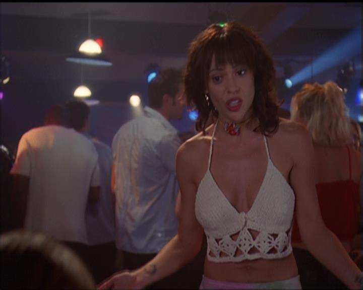 Charmed-Online-dot-net_5x05WitchesInTights2341.jpg