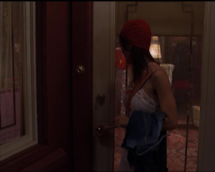 Charmed-Online-dot-net_5x06TheEyesHaveIt0015.jpg