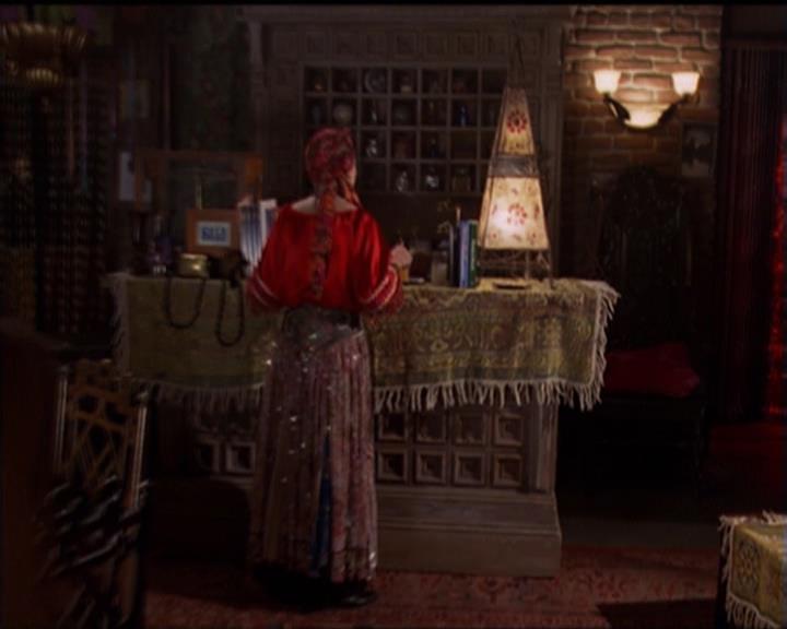 Charmed-Online-dot-net_5x06TheEyesHaveIt0019.jpg