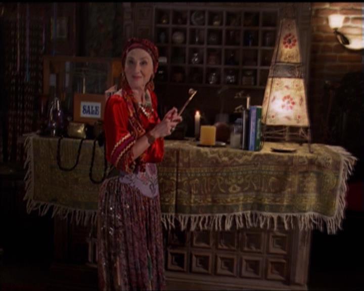 Charmed-Online-dot-net_5x06TheEyesHaveIt0021.jpg