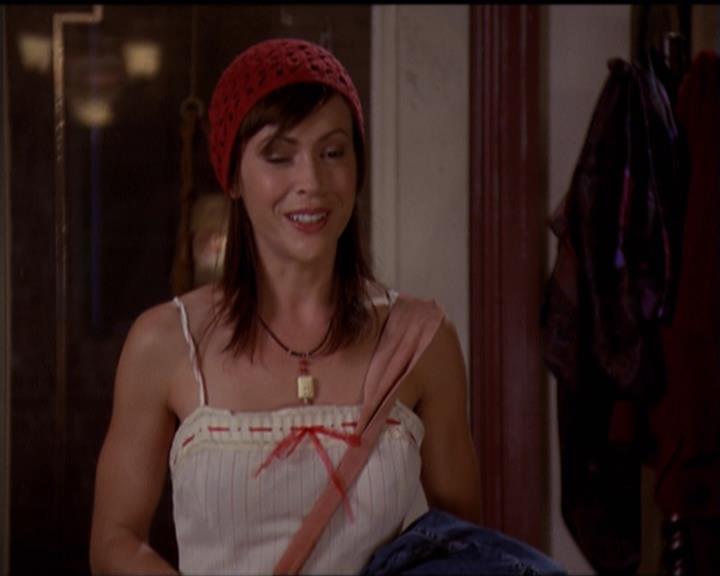Charmed-Online-dot-net_5x06TheEyesHaveIt0036.jpg